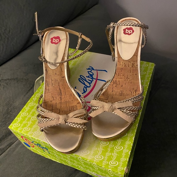 Wedge sandals - Picture 1 of 3